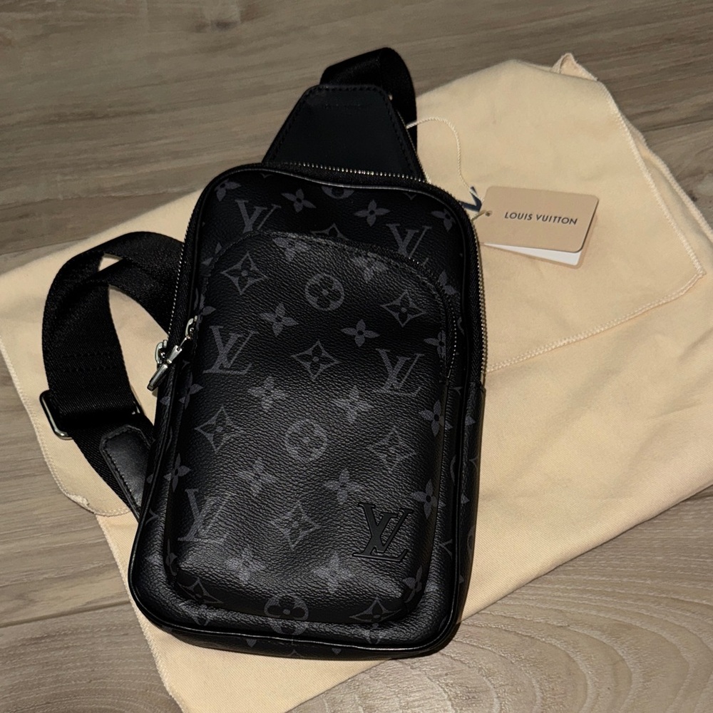 Louis Vuitton Avenue Sling Bag